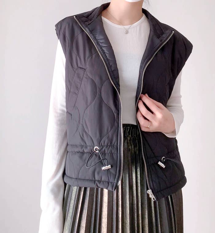 しまむらのおすすめファッションアイテム「ナカワタショートベスト」