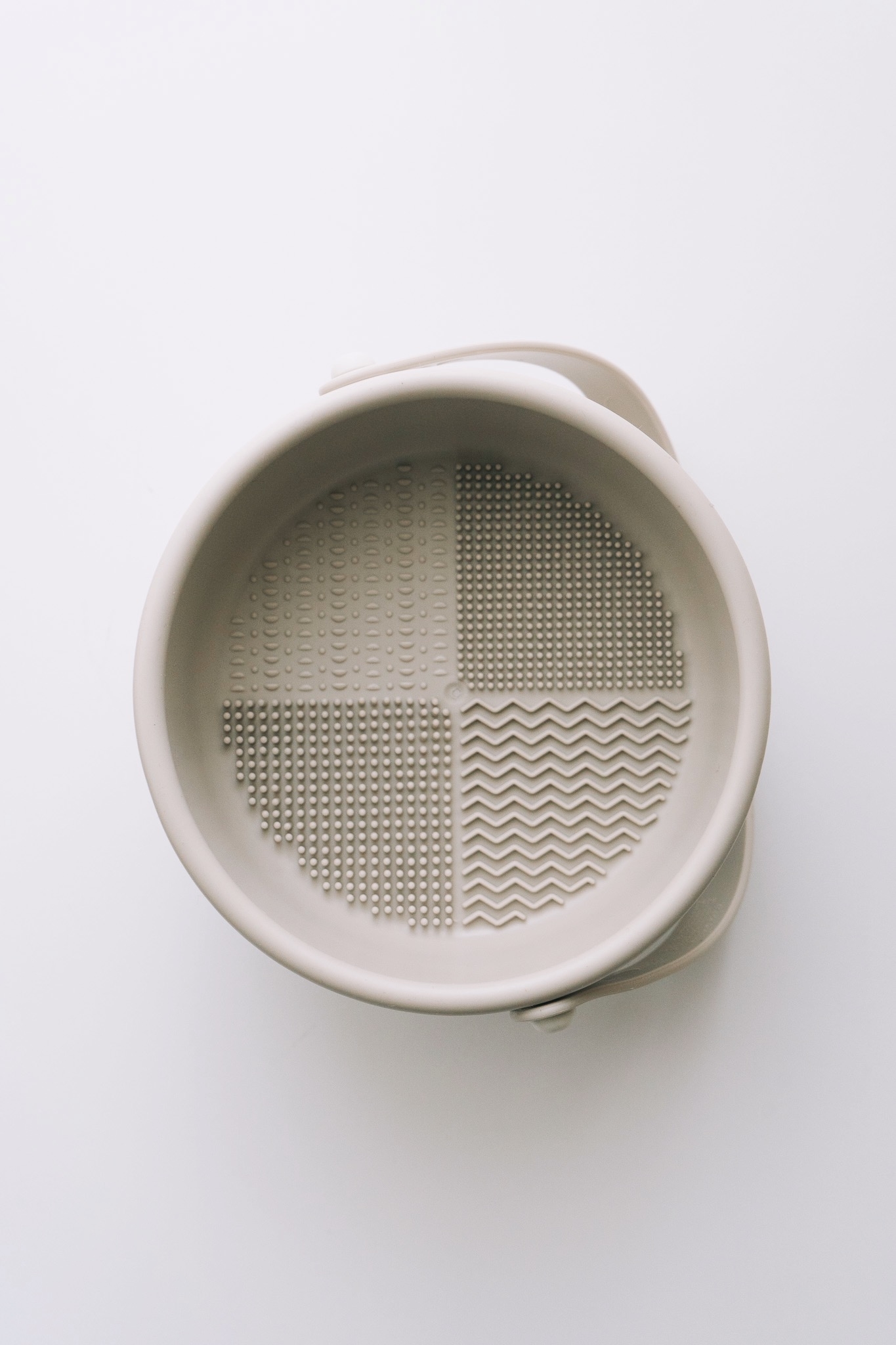 3COINS(スリーコインズ)の便利グッズ「メイクブラシクリーナー」