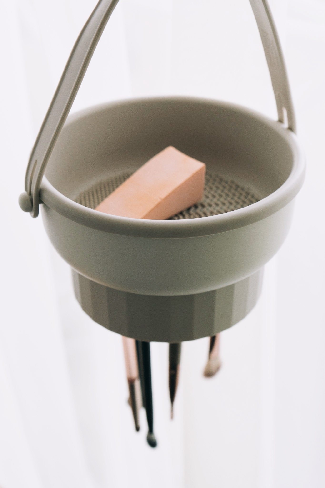 3COINS(スリーコインズ)の便利グッズ「メイクブラシクリーナー」