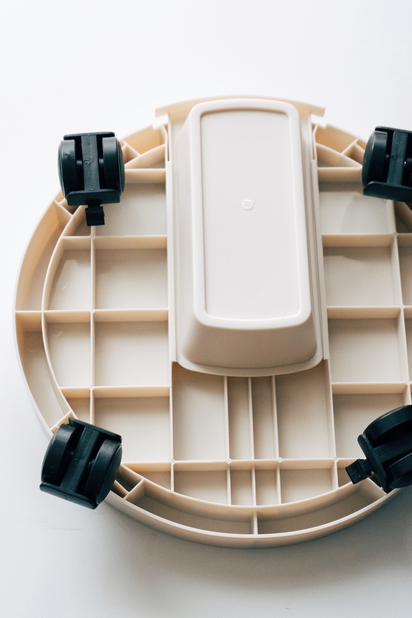 3COINS(スリーコインズ)の便利グッズ「キャスター付きトレー/Interior Green」