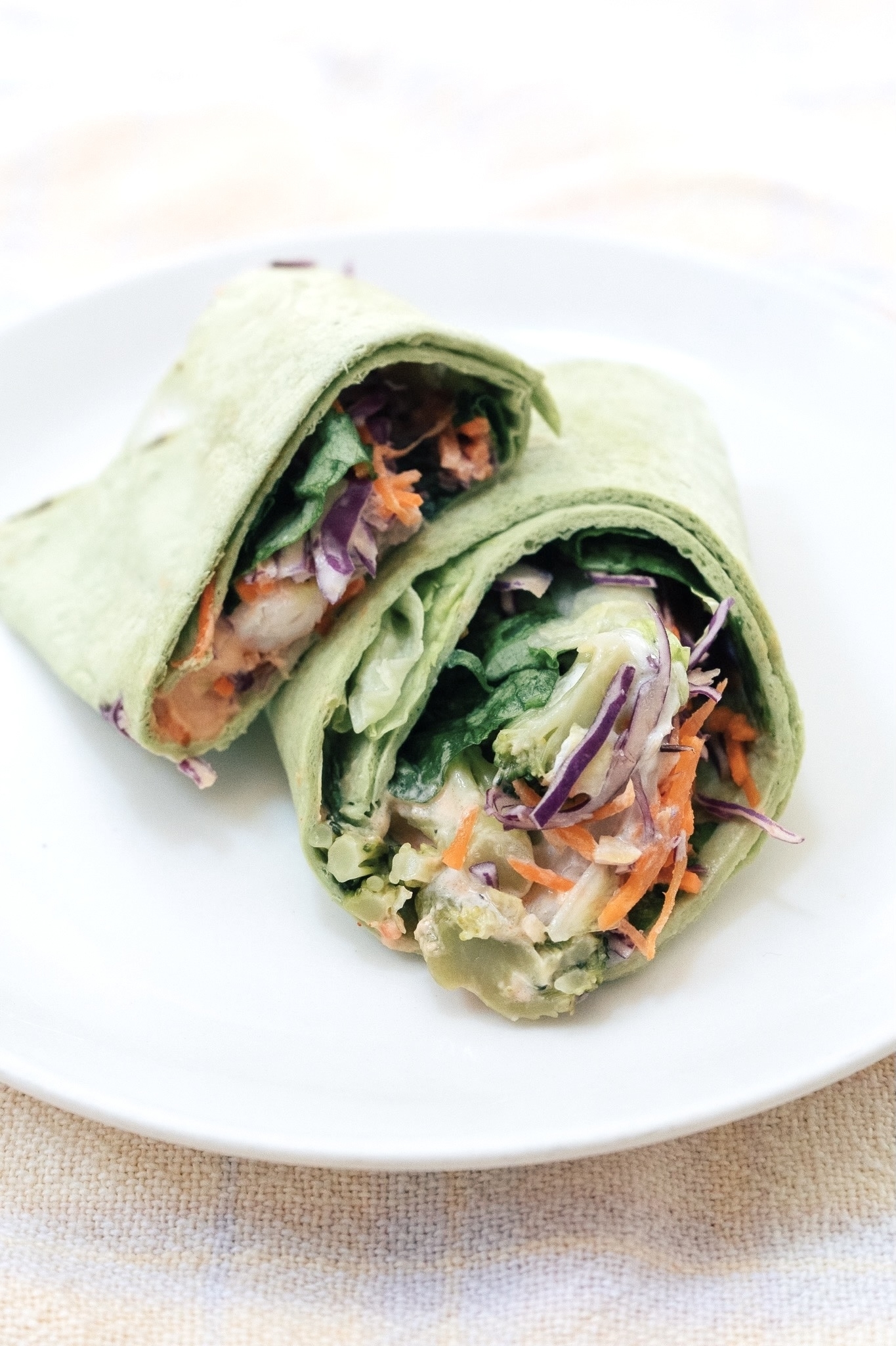 Family Mart(ファミリーマート)のおすすめグルメ「海老と10種野菜のサラダラップ」