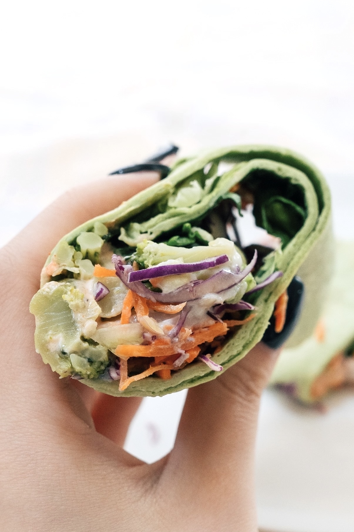 Family Mart(ファミリーマート)のおすすめグルメ「海老と10種野菜のサラダラップ」