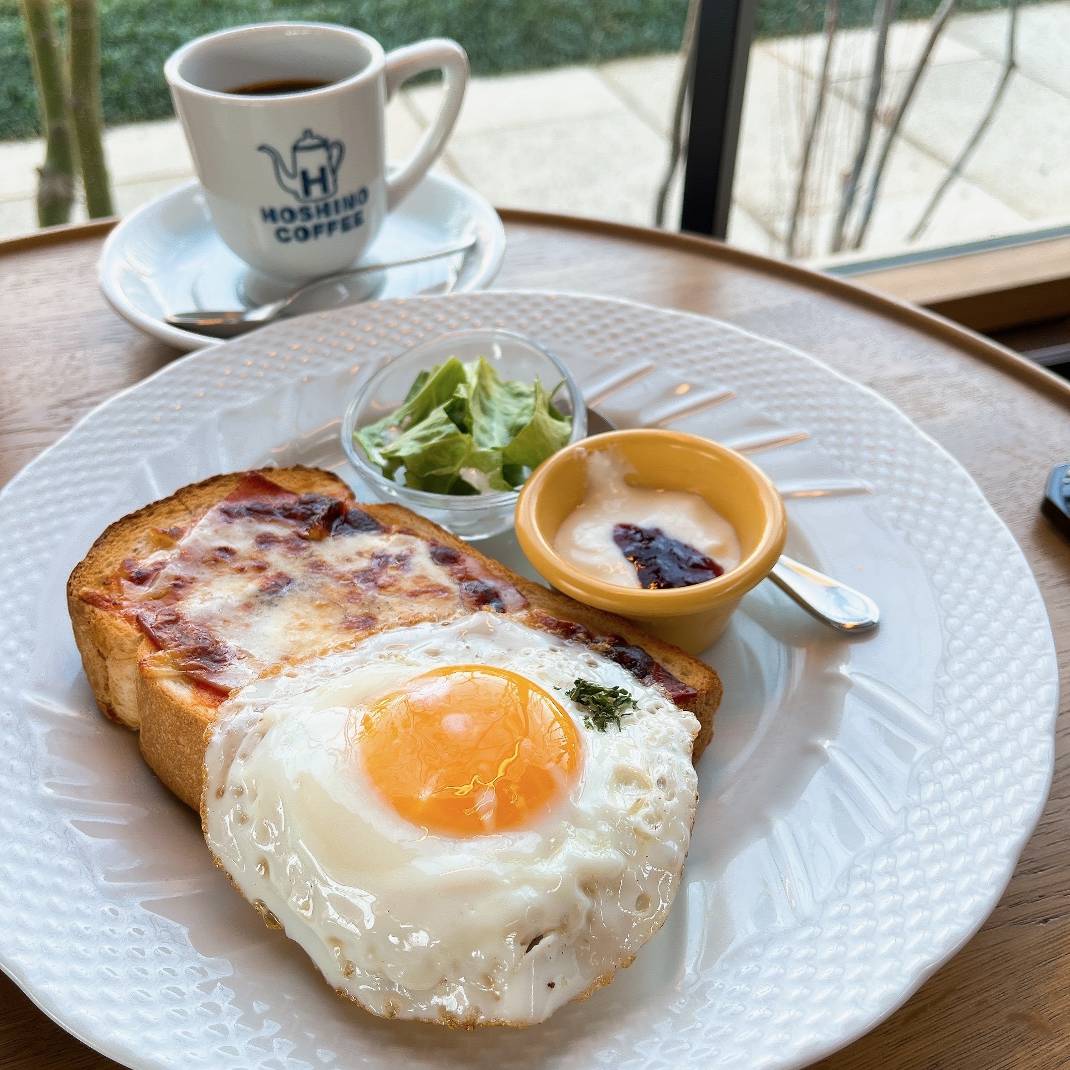 星乃珈琲店のおすすめモーニングメニュー「ハムエッグトースト」