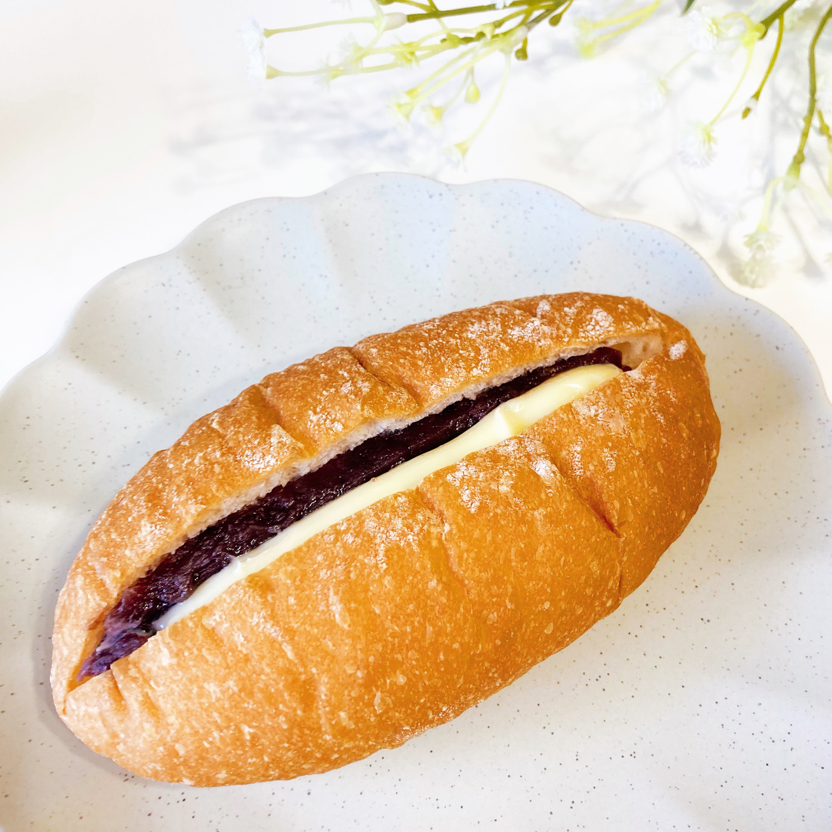 FamilyMart(ファミリーマート)の新商品「生フランスパン(あん&マーガリン)」