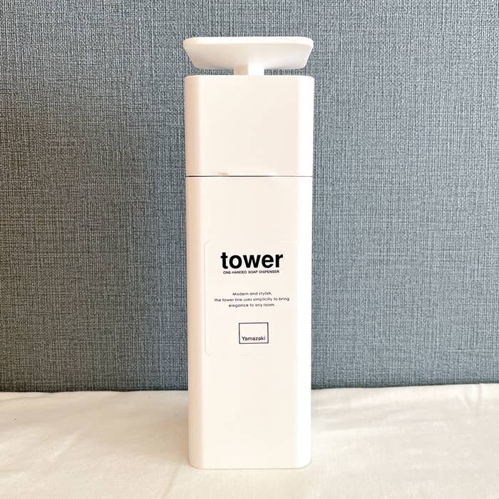 ロフトのオススメのグッズ「片手で出せるディスペンサー ホワイト tower(タワー)」
