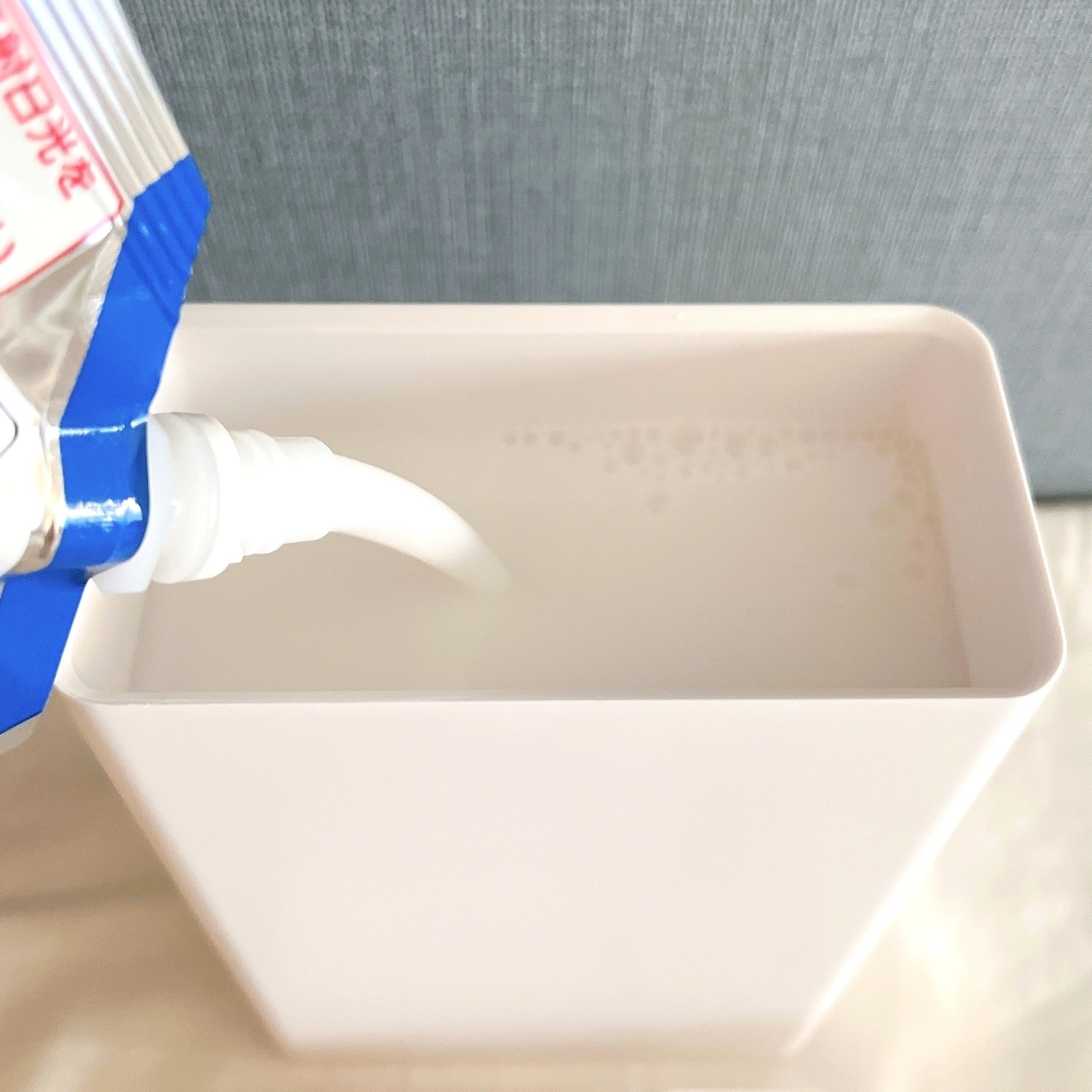 ロフトのオススメのグッズ「詰め替えランドリーボトル ホワイト tower(タワー)」