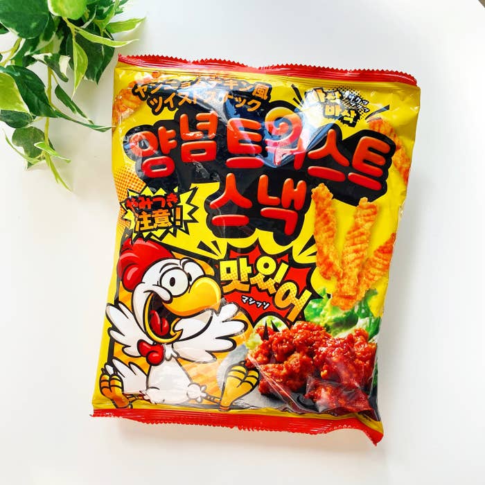 DAISO（ダイソー）のおすすめスナック菓子「ヤンニョムチキン風ツイストスナック」