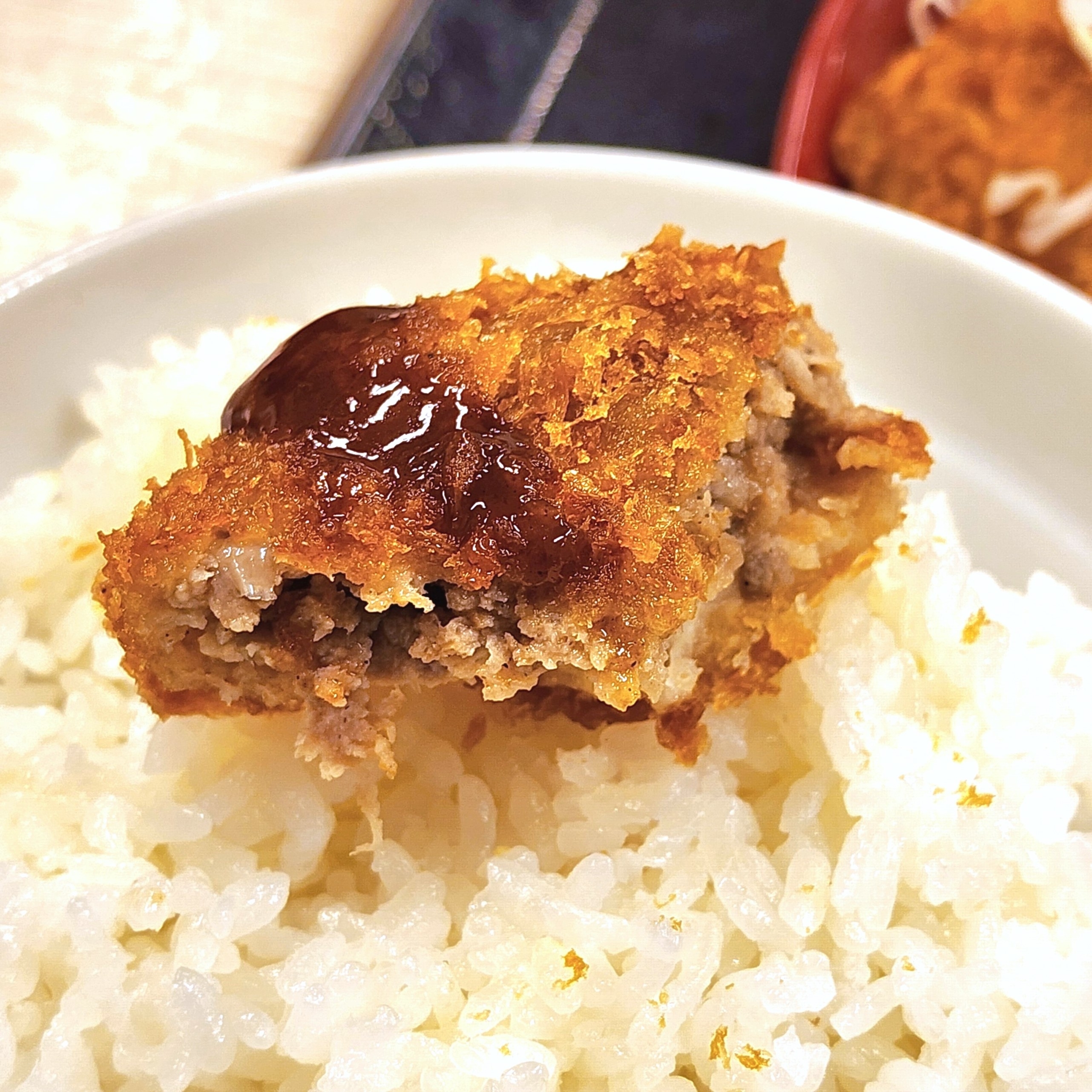 かつやのおすすめフード「ロースメンチカツ定食」