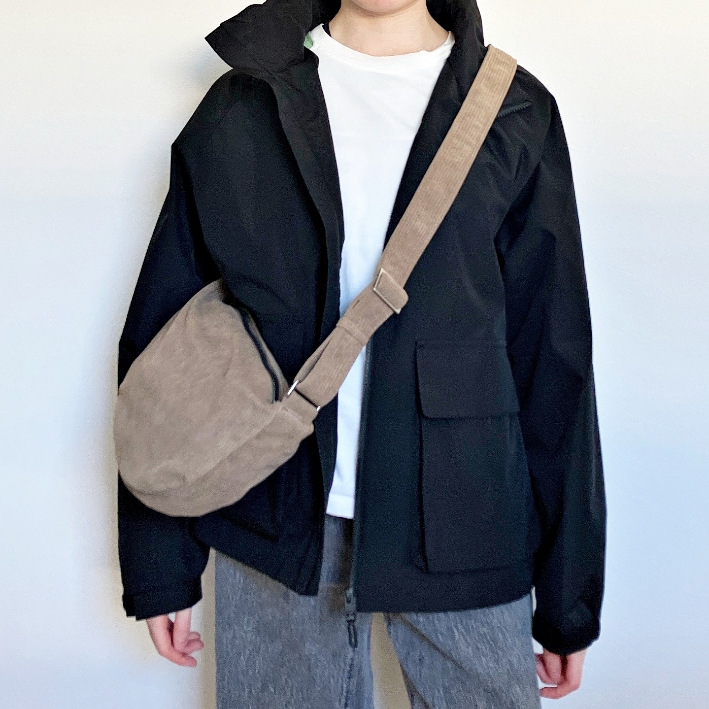 ZARAのオススメのバッグ「コーデュロイ ミニ クロスボディバッグ」