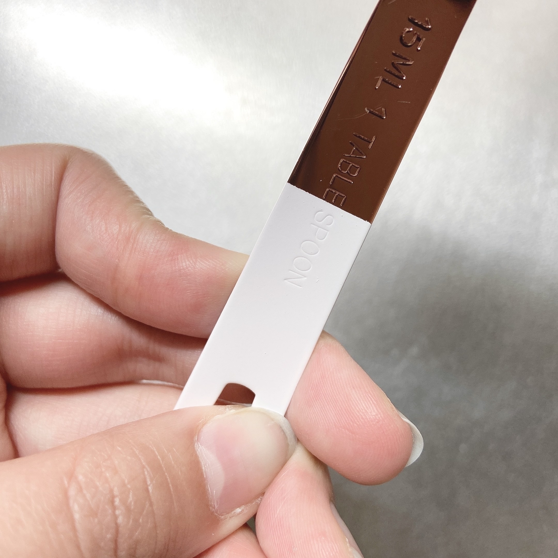 フランフランのオススメキッチングッズ「計量スプーン ホワイト×コッパー(2本組)」