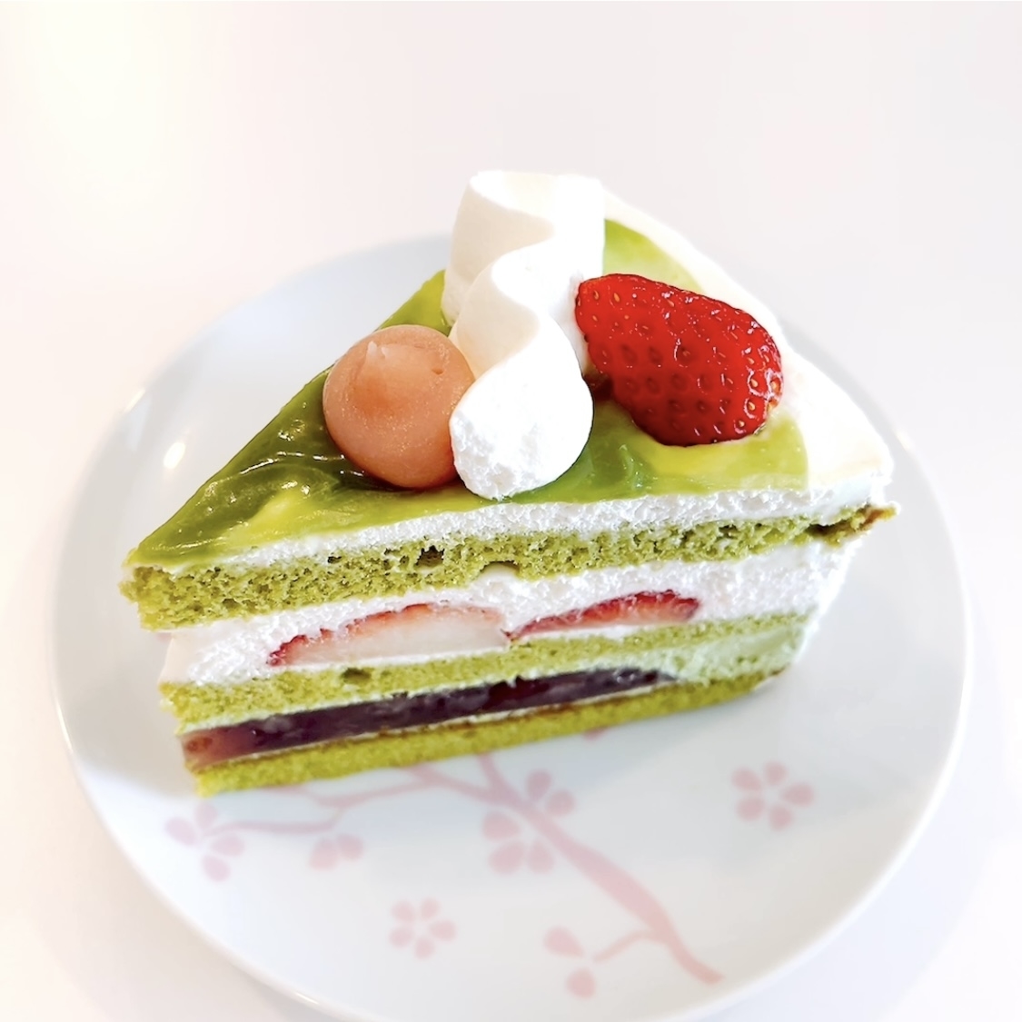 コージーコーナーのおすすめスイーツ「抹茶と苺の水ようかんケーキ」