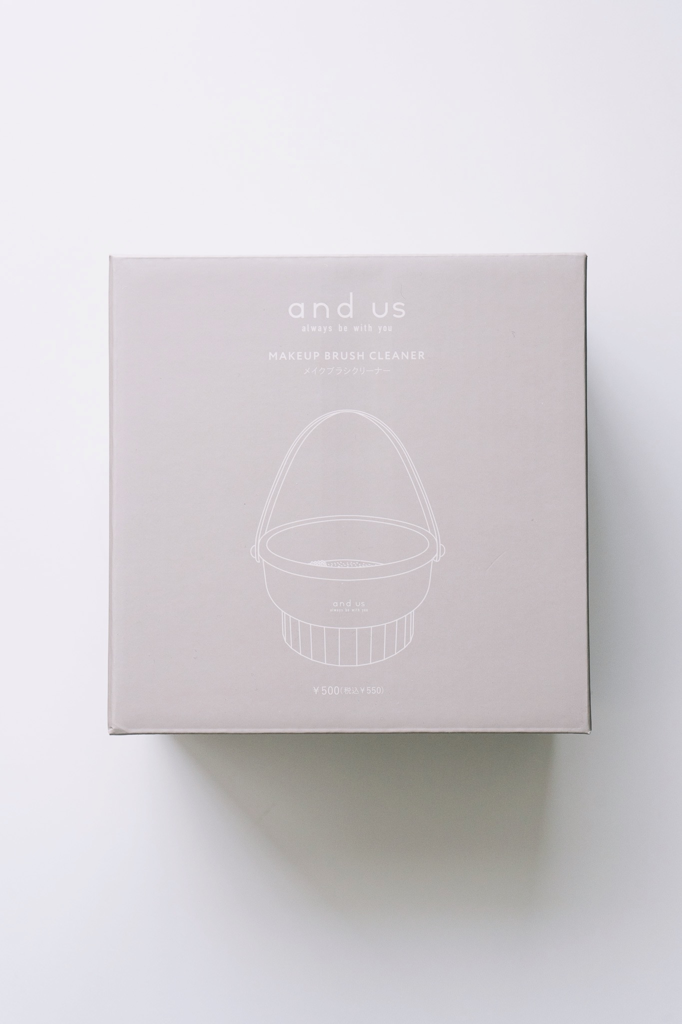 3COINS(スリーコインズ)のおすすめ便利グッズ「メイクブラシクリーナー/and us」