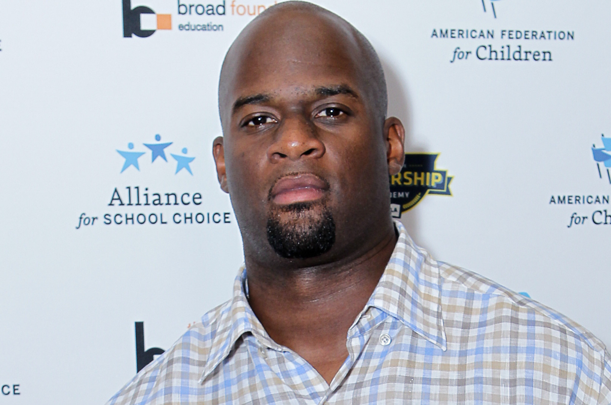 Vince Young Seemingly Knocked Out in Bar Brawl Incident | Complex