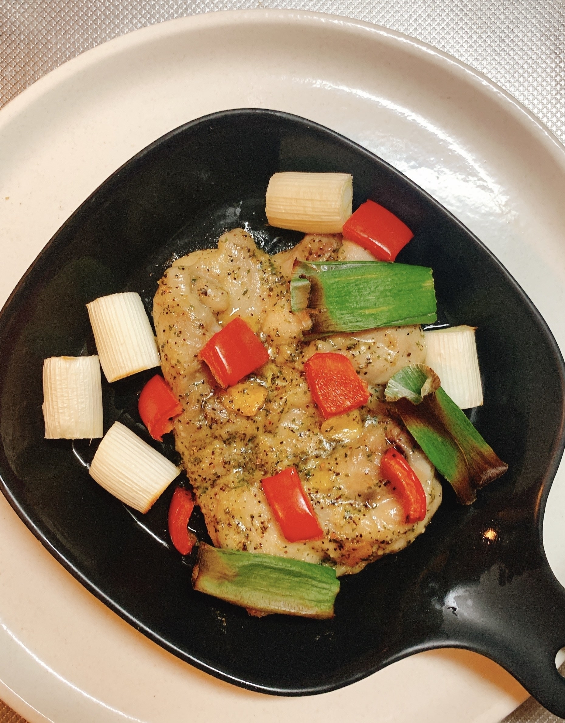 ダイソーのオススメキッチングッズ「取手付きグリルプレート」