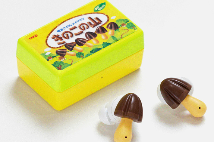 チョコレート模様のおもちゃのキノコが箱から出ています。