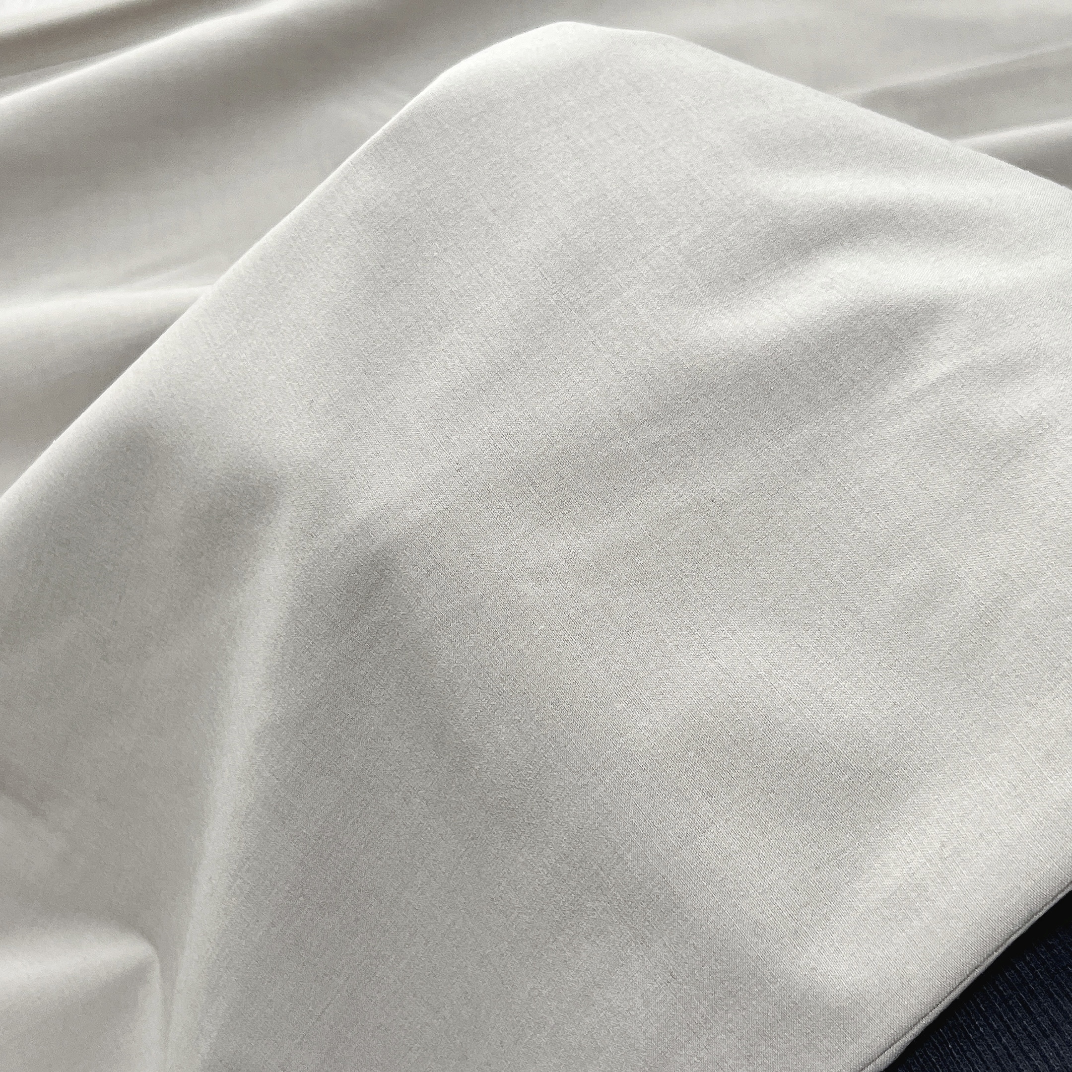 ユニクロのおすすめボトムス「タックワイドストレートパンツ（セットアップ）」