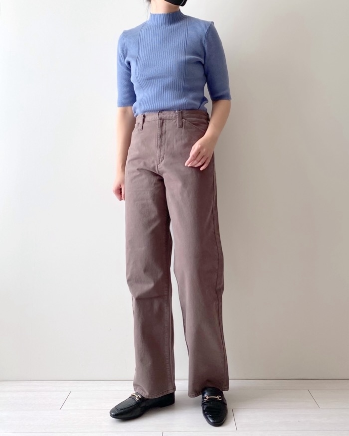 ユニクロのおすすめファッションアイテム「ハイウエストストレートカラージーンズ」