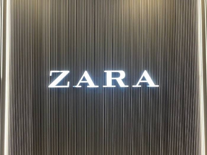 ZARA（ザラ）の看板