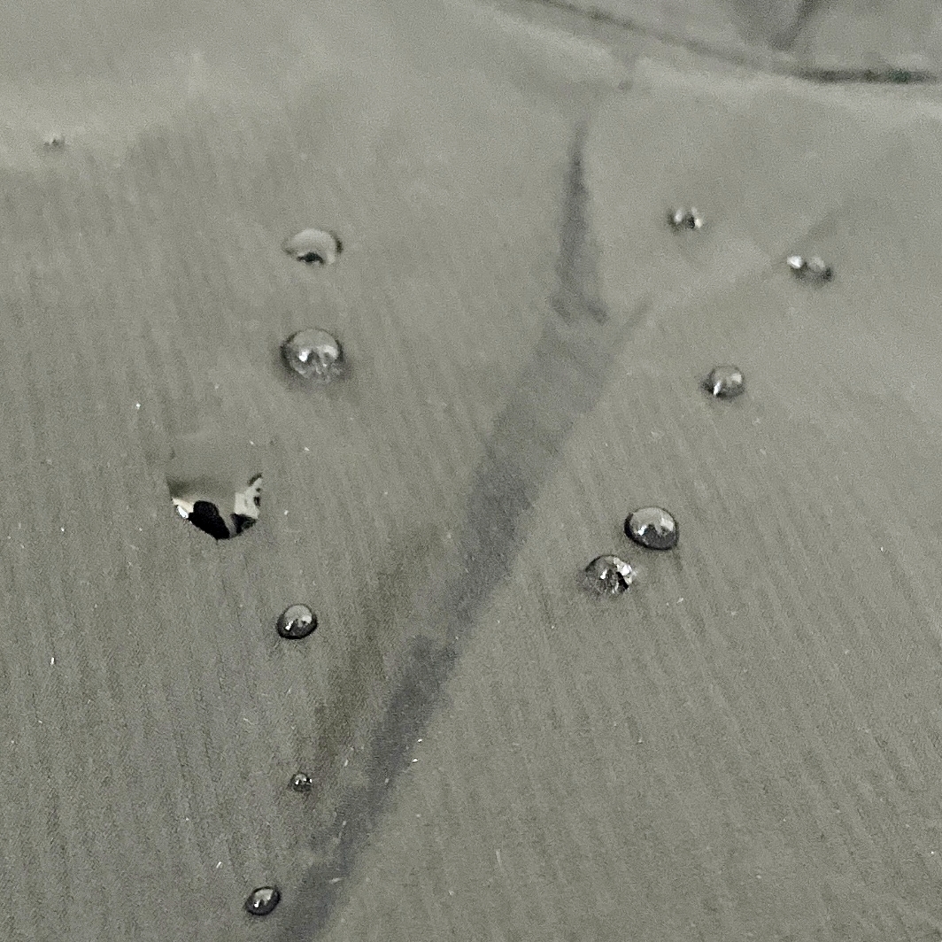 GU（ジーユー）のおすすめボトムス「UVカットシアーブルゾン」