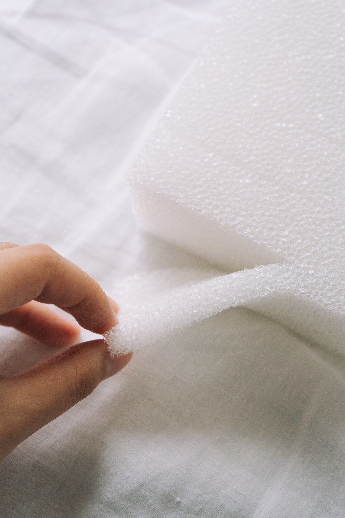 3COINSのオススメのグッズ「【KITINTO】めくって使える薄手スポンジ」