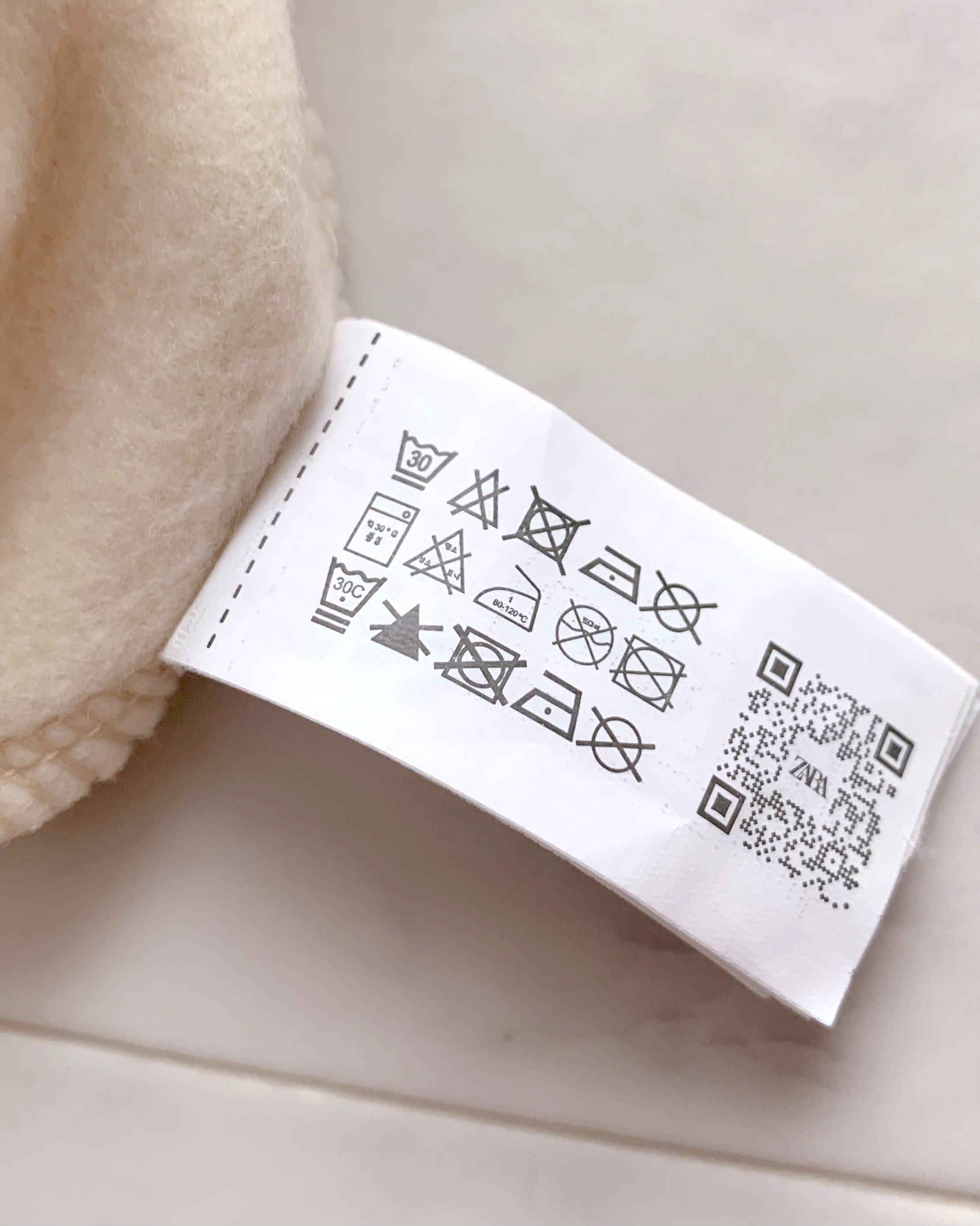 ZARA(ザラ)のおすすめファションアイテム「フーディ」