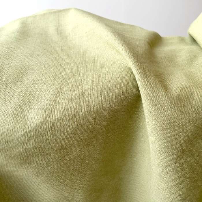 ユニクロのおすすめボトムス「リネンブレンドタックテーパードパンツ セットアップ可能」