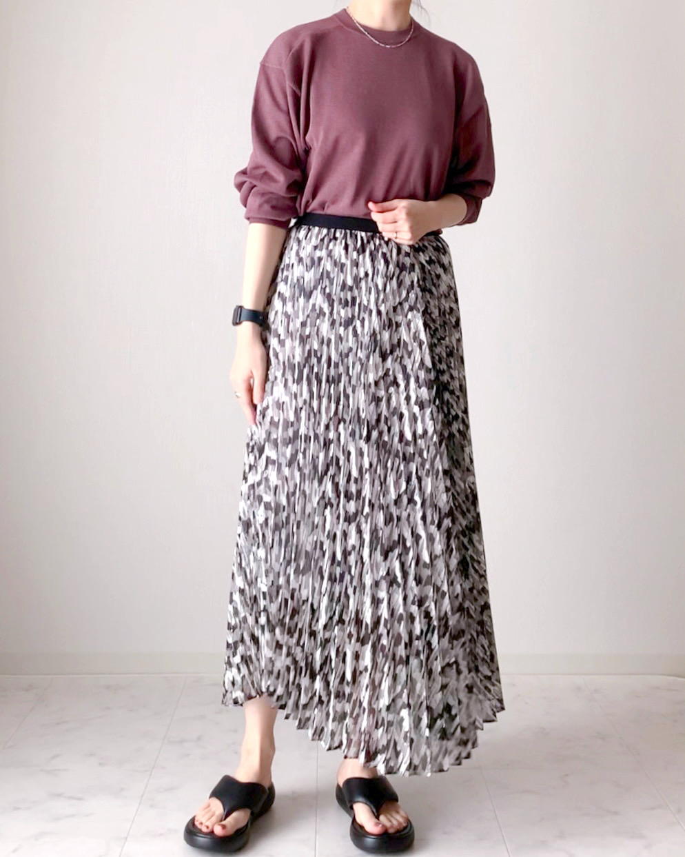 ユニクロのおすすめファッションアイテム「クルーネックワイドスリーブセーター(長袖)」