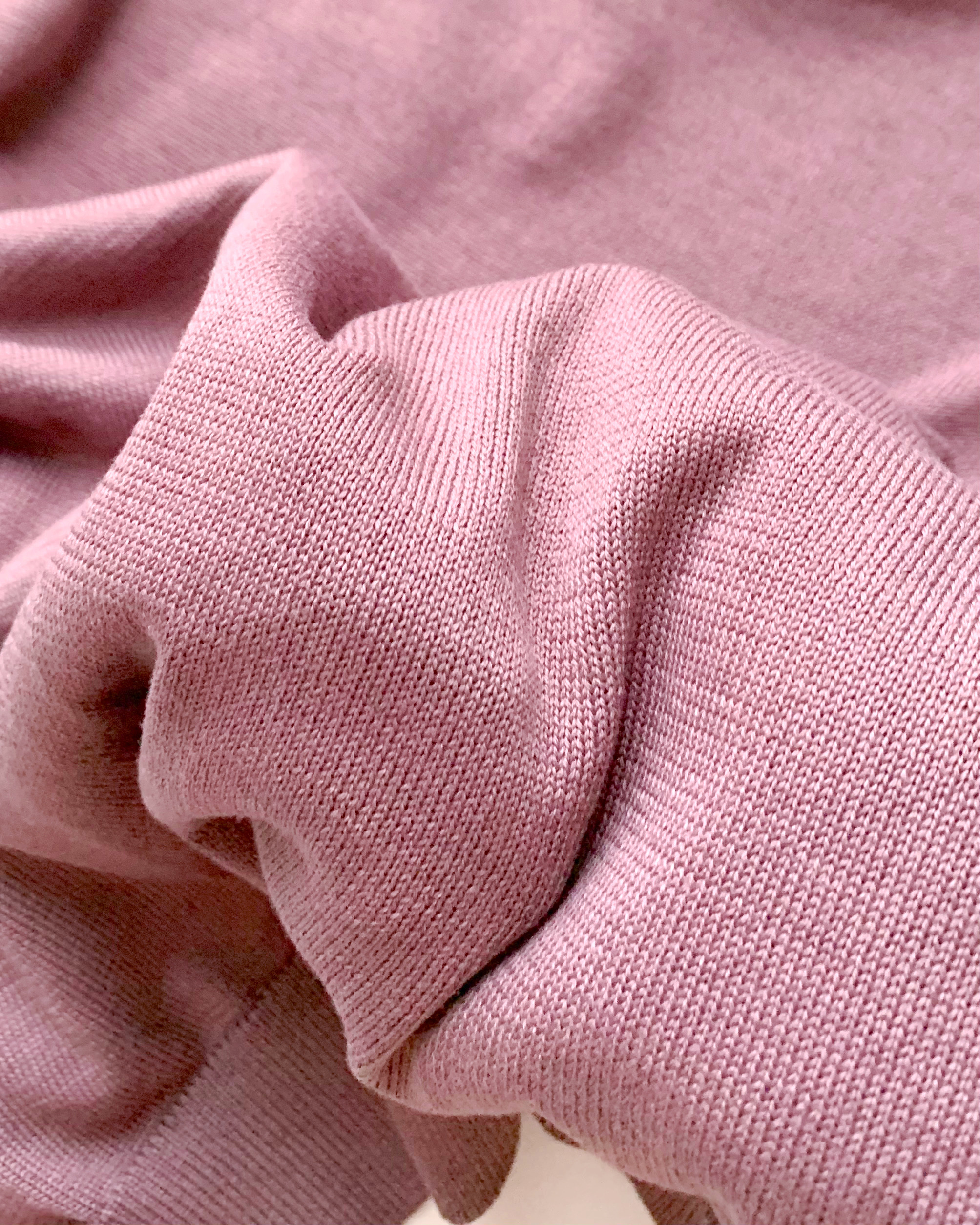 ユニクロのおすすめファッションアイテム「クルーネックワイドスリーブセーター(長袖)」