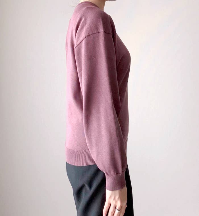 ユニクロのおすすめファッションアイテム「クルーネックワイドスリーブセーター（長袖）」