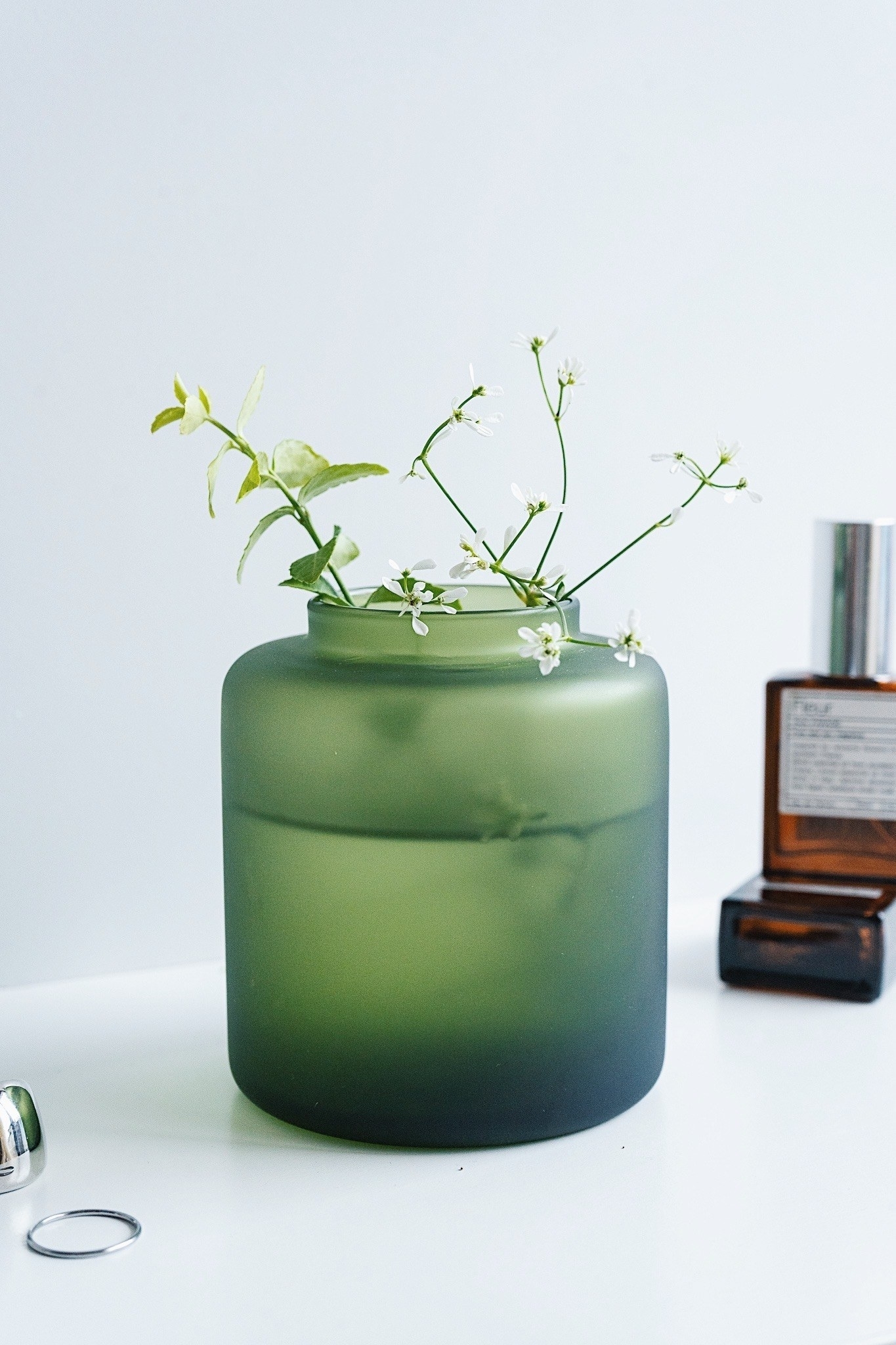 IKEA(イケア)のオススメ花瓶「KONSTFULL コンストフル花瓶 フロストガラス グリーン」