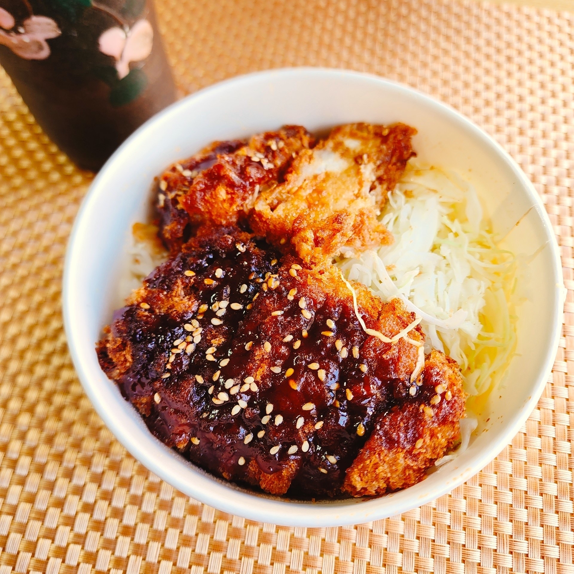 LAWSON(ローソン)のおすすめフード「三元豚の厚切りロースソースカツ丼(とんかつ まい泉監修ソース使用)」