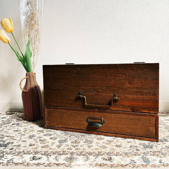 サリュのおすすめ収納アイテム「リサイクルウッドツールトランク」