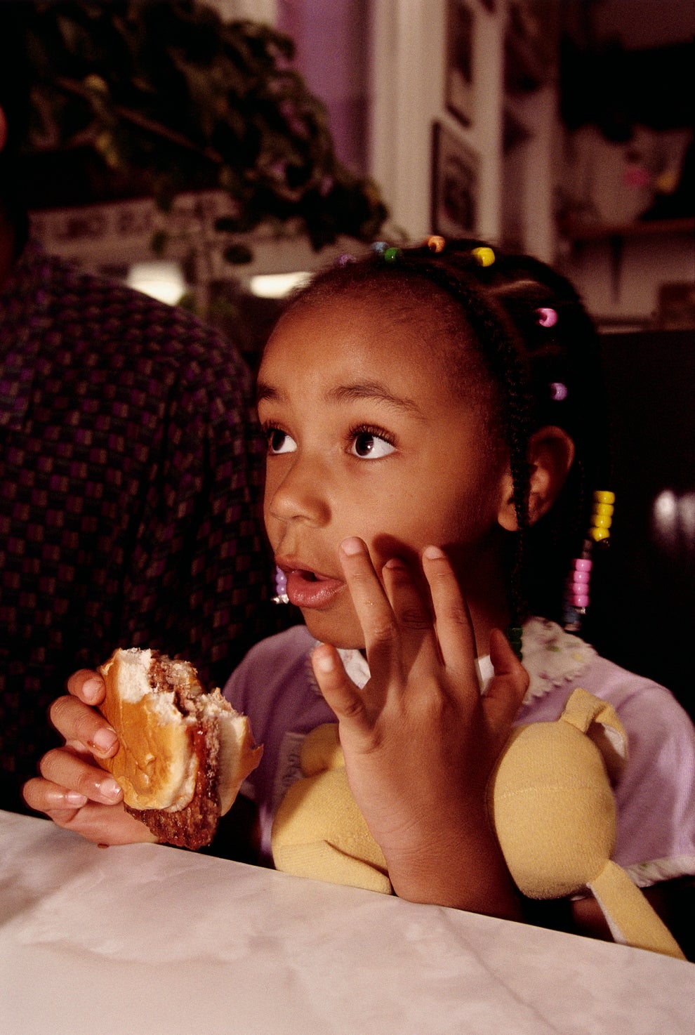 Therapists Say These 4 Comments Harm Your Kids Relationship With Food therapists-say-these-4-comments-harm-your-kids-relationship-with-food