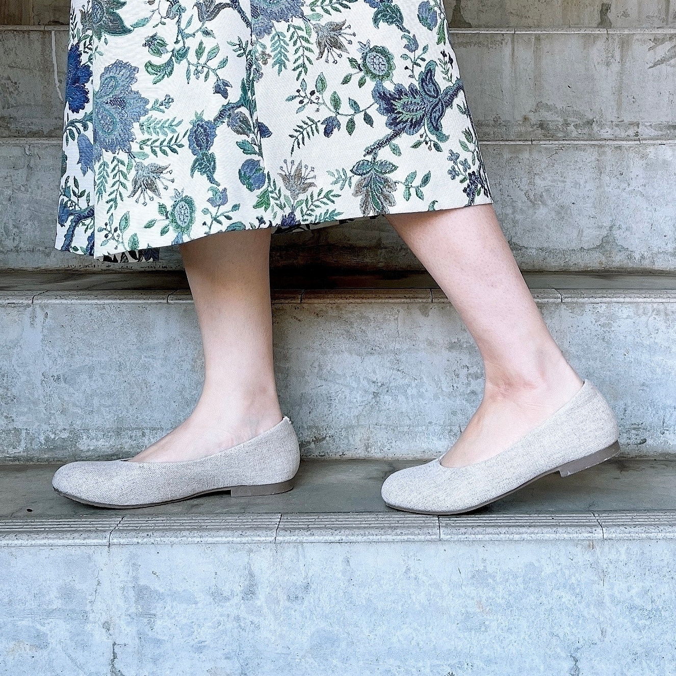 無印良品のおすすめパンプス「疲れにくい 撥水リネン混フラットシューズ」