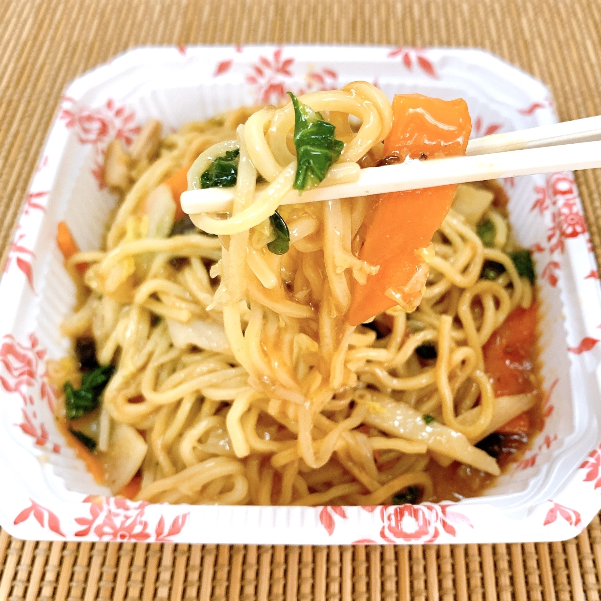 FamilyMart(ファミリーマート)のおすすめの冷凍麺「鉄板焼き麺が香ばしい五目あんかけ焼そば」