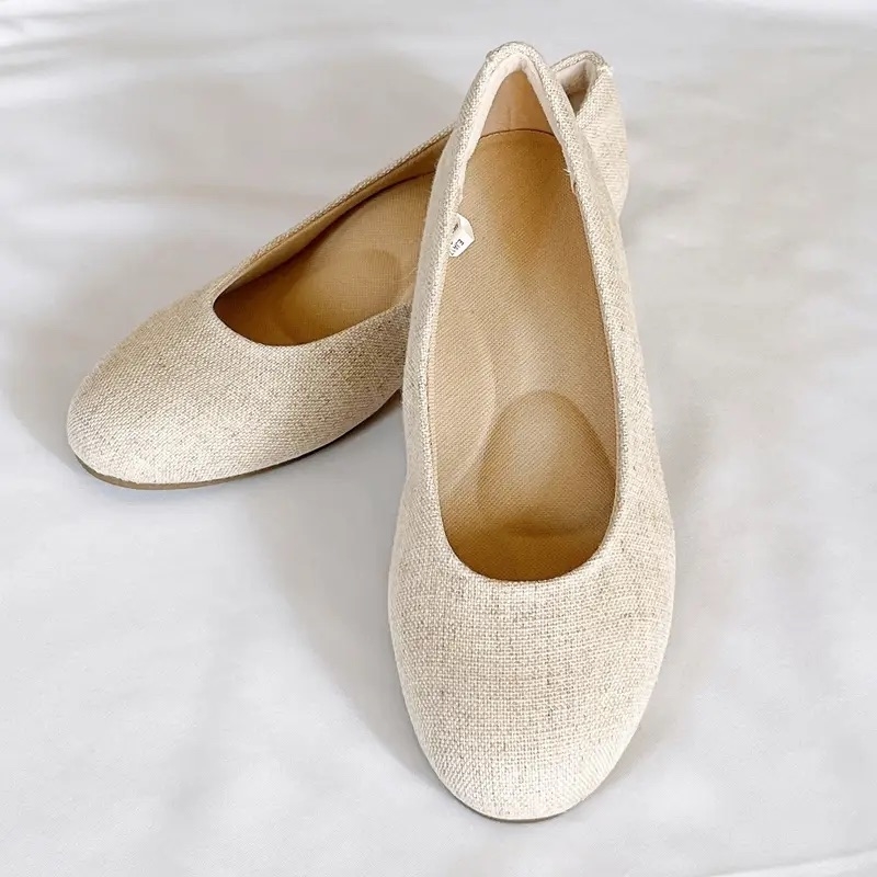 無印良品のおすすめパンプス「疲れにくい 撥水リネン混フラットシューズ」