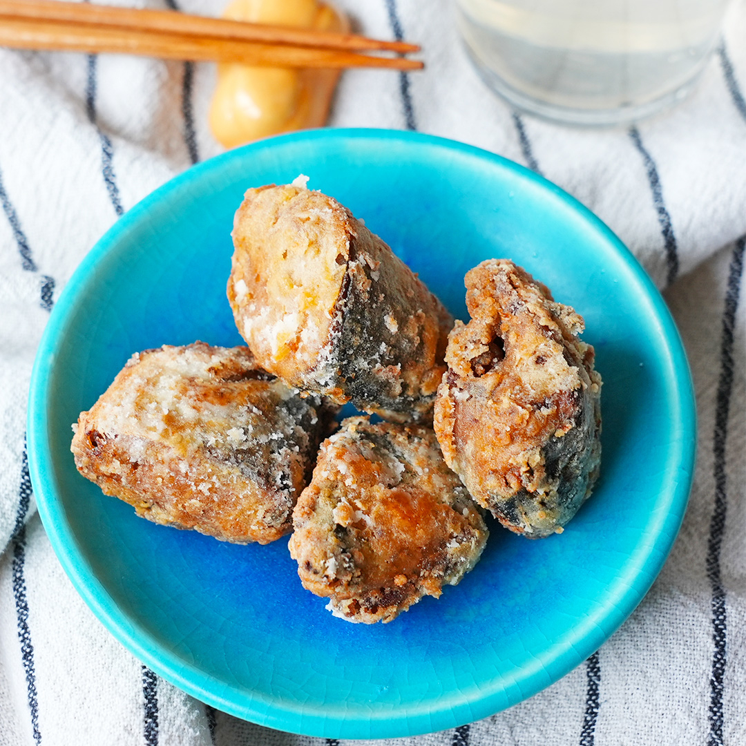 缶詰で簡単】さばのみそ煮缶で唐揚げ レシピ・作り方｜Tasty