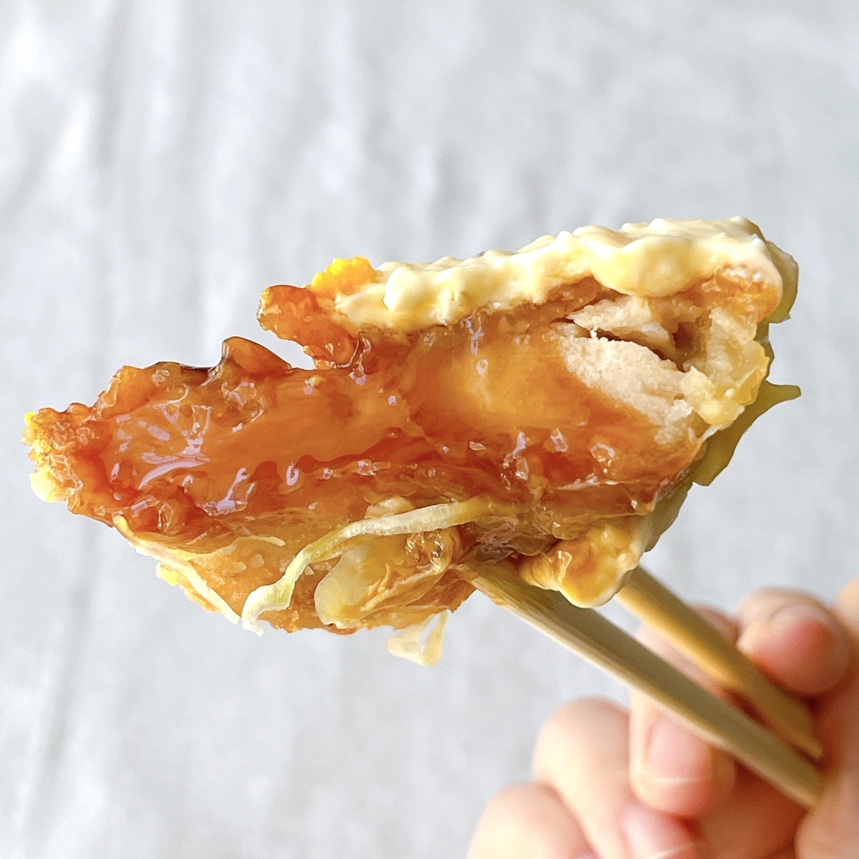 ローソンのオススメの弁当「ゴロゴロたまごと照焼ソースの鶏竜田揚げ弁当」