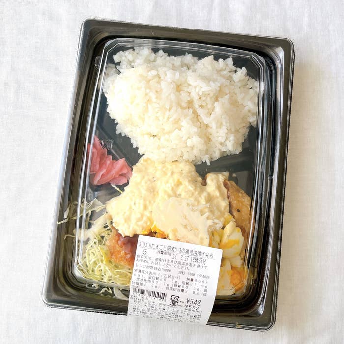 ローソンのオススメの弁当「ゴロゴロたまごと照焼ソースの鶏竜田揚げ弁当」