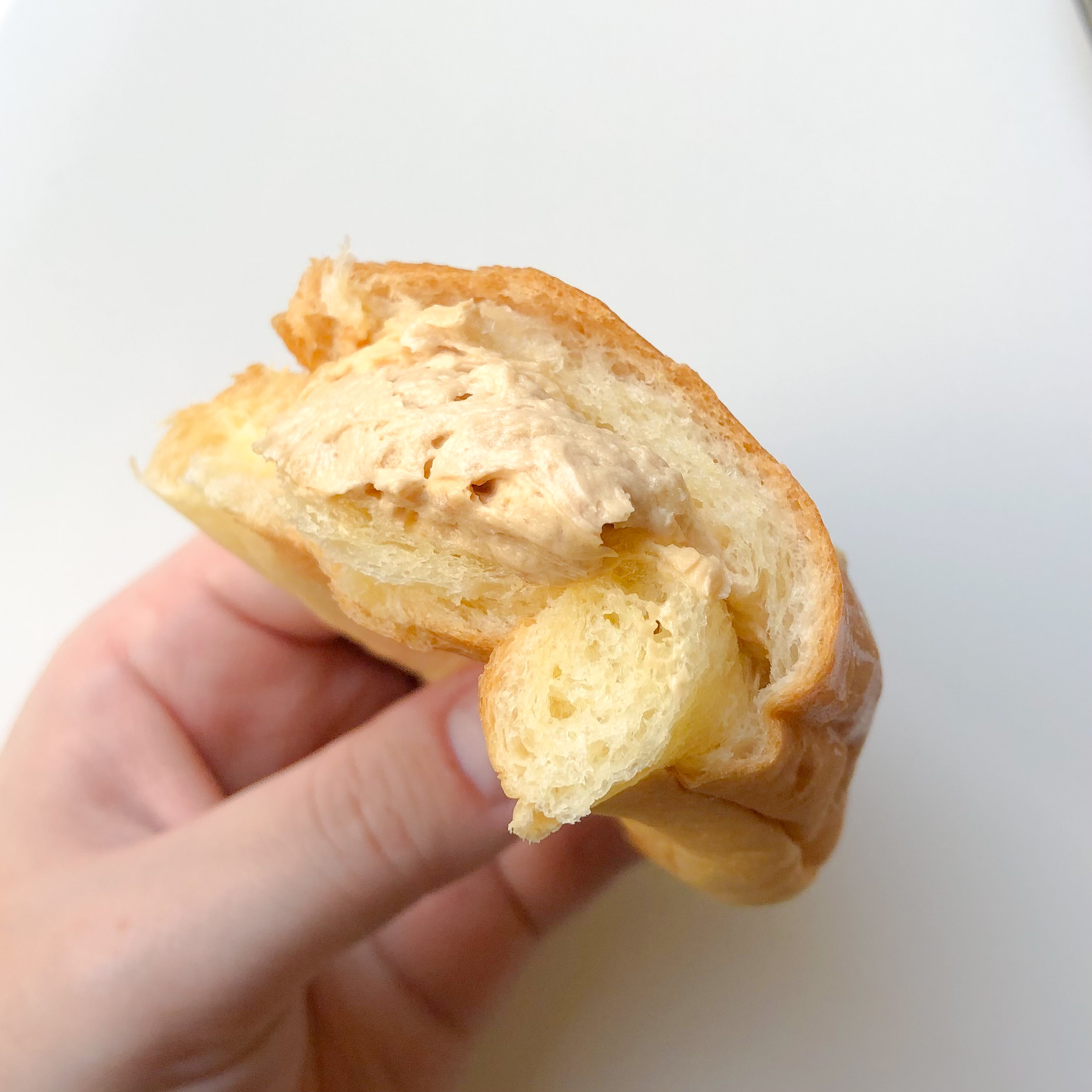 FamilyMart(ファミリーマート)のおすすめスイーツ「生コッペパン(ダブルピーナッツ)」