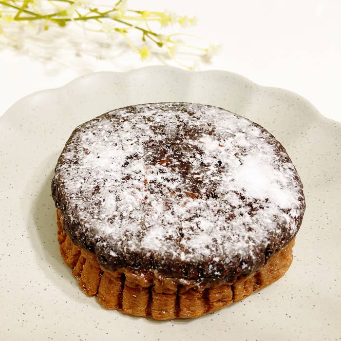 FamilyMart(ファミリーマート)のおすすめスイーツパン「焼きチョコクッキーパン」