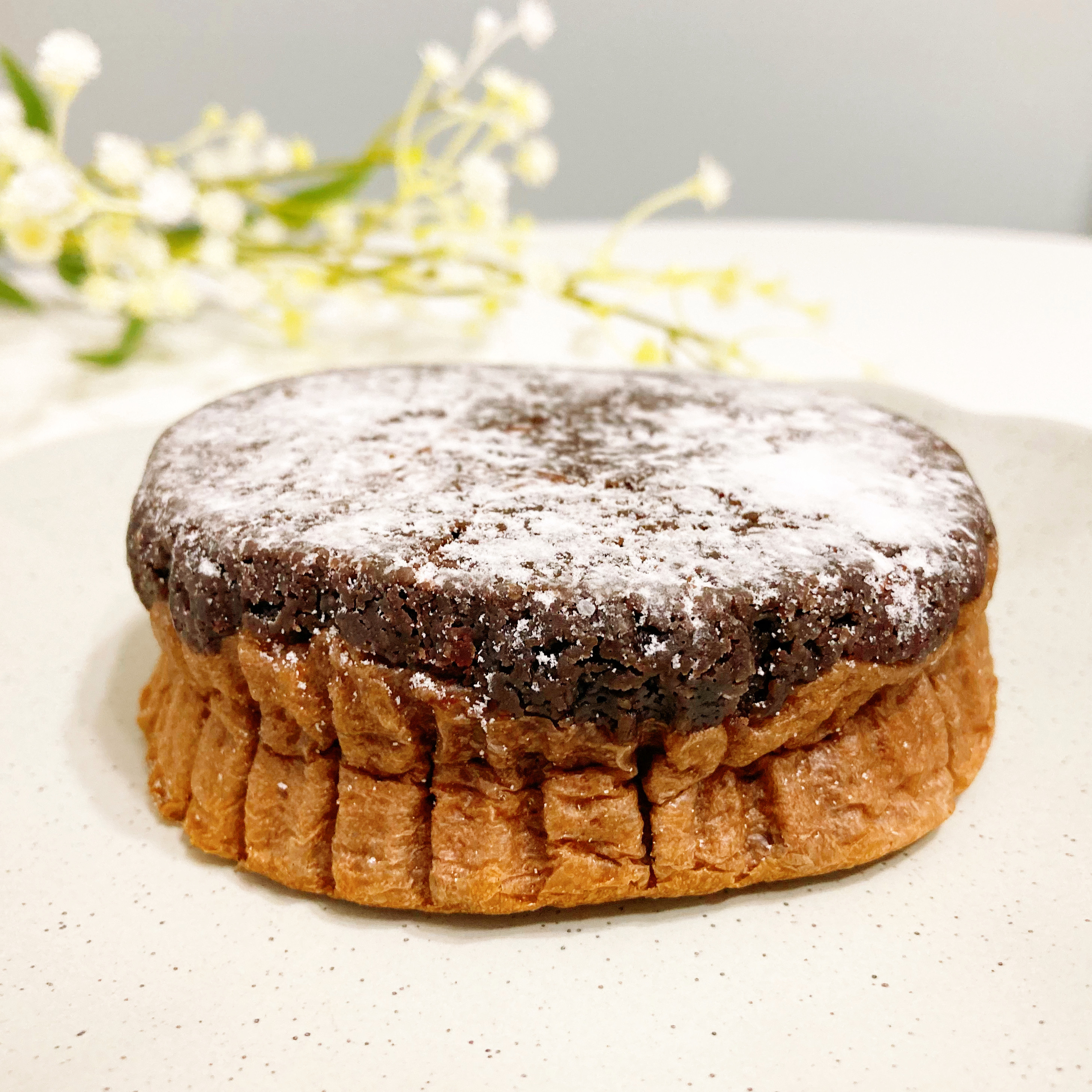 FamilyMart(ファミリーマート)のおすすめスイーツパン「焼きチョコクッキーパン」