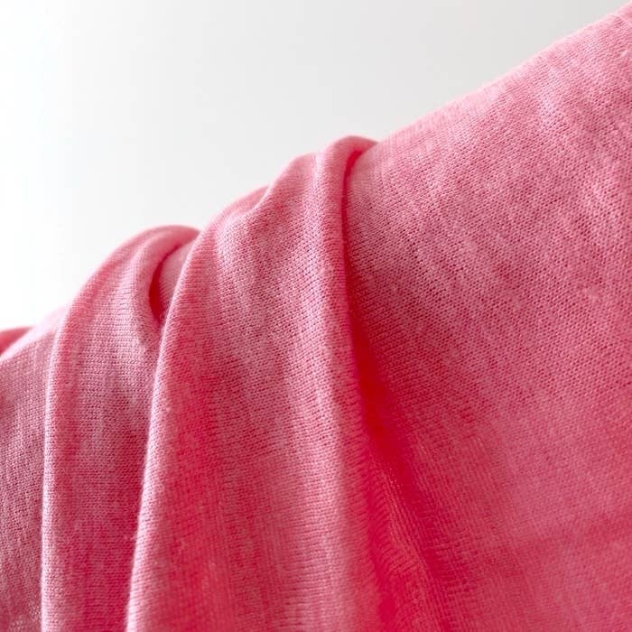 ユニクロのおすすめファッションアイテム「リネンクルーネックT(半袖)」