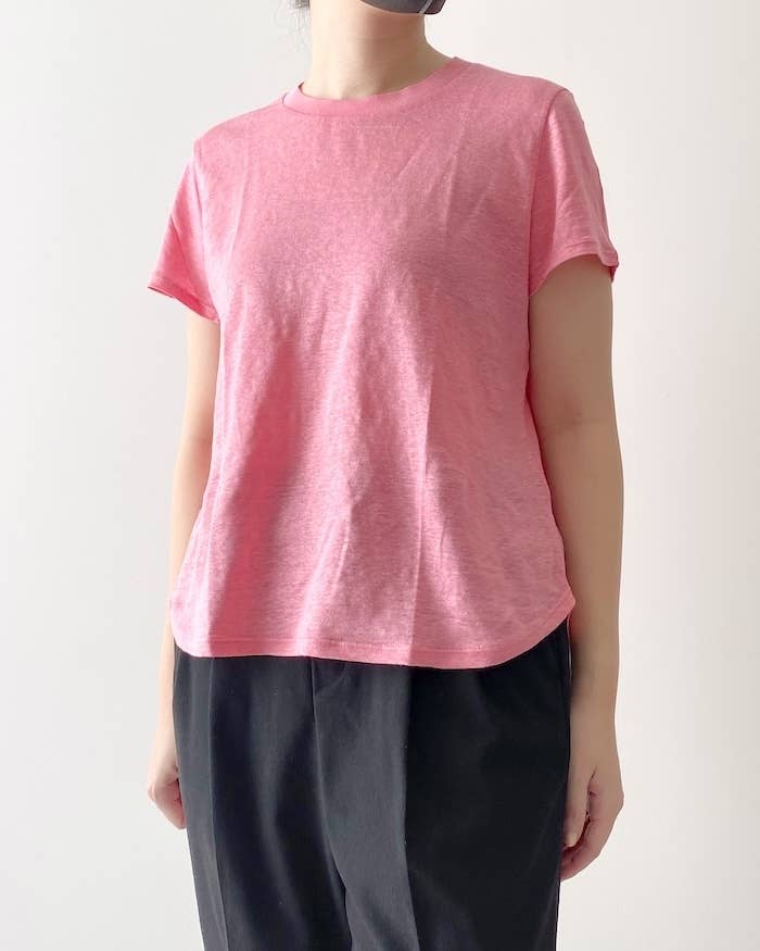 ユニクロのおすすめファッションアイテム「リネンクルーネックT(半袖)」