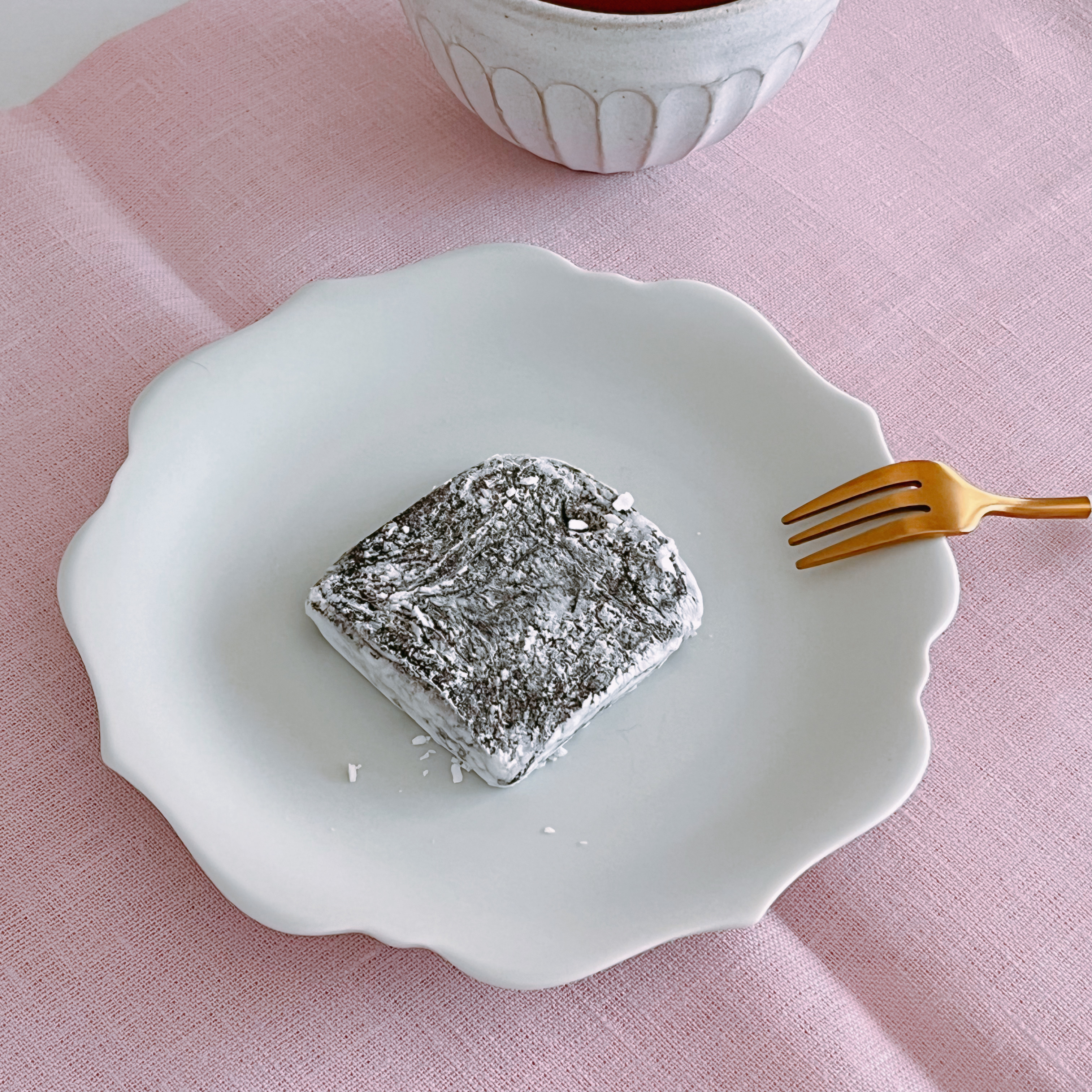 ローソンのオススメスイーツ「ふわもちショコラ ナッツ入り」