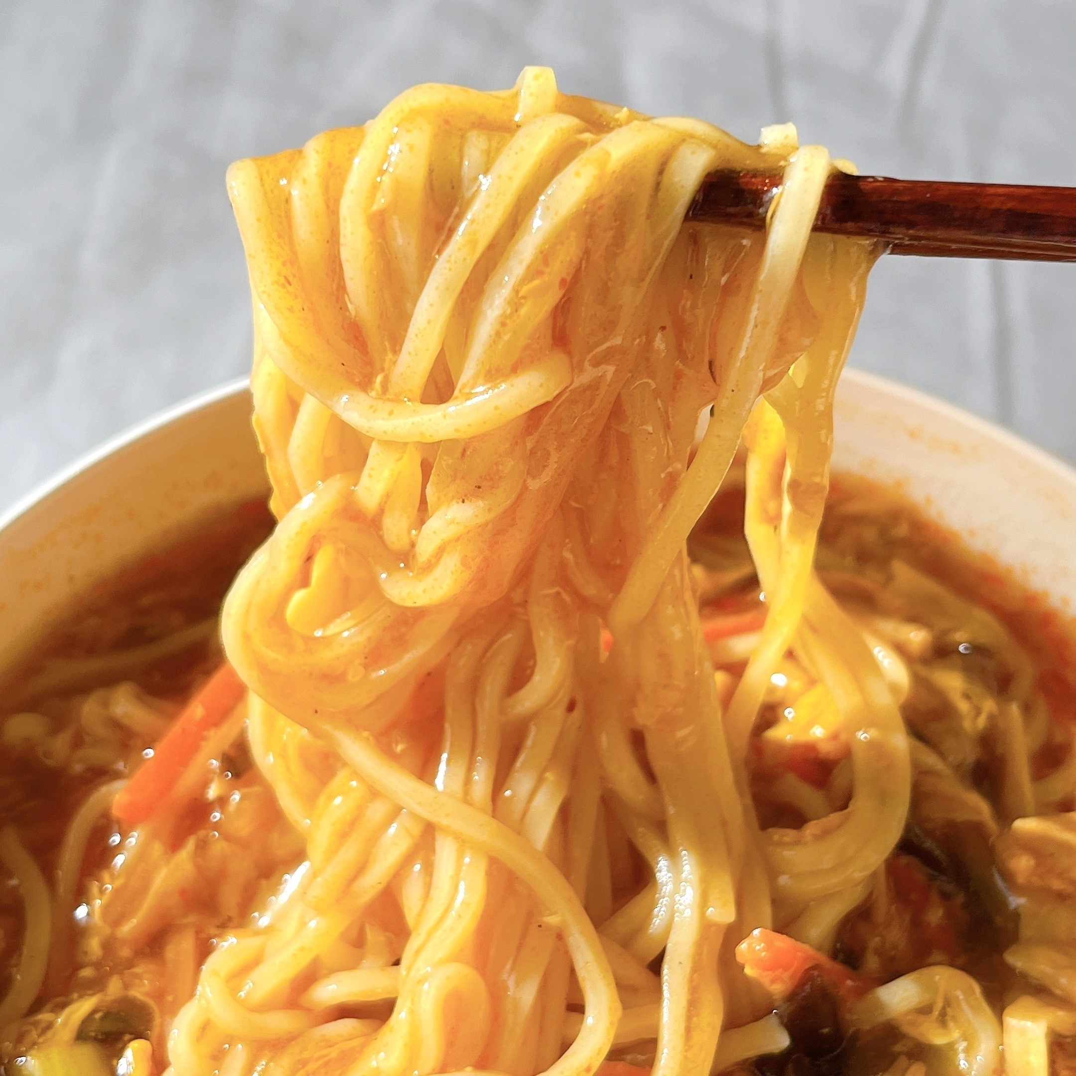 ローソンのおすすめ冷凍ごはん「酸辣湯麺」