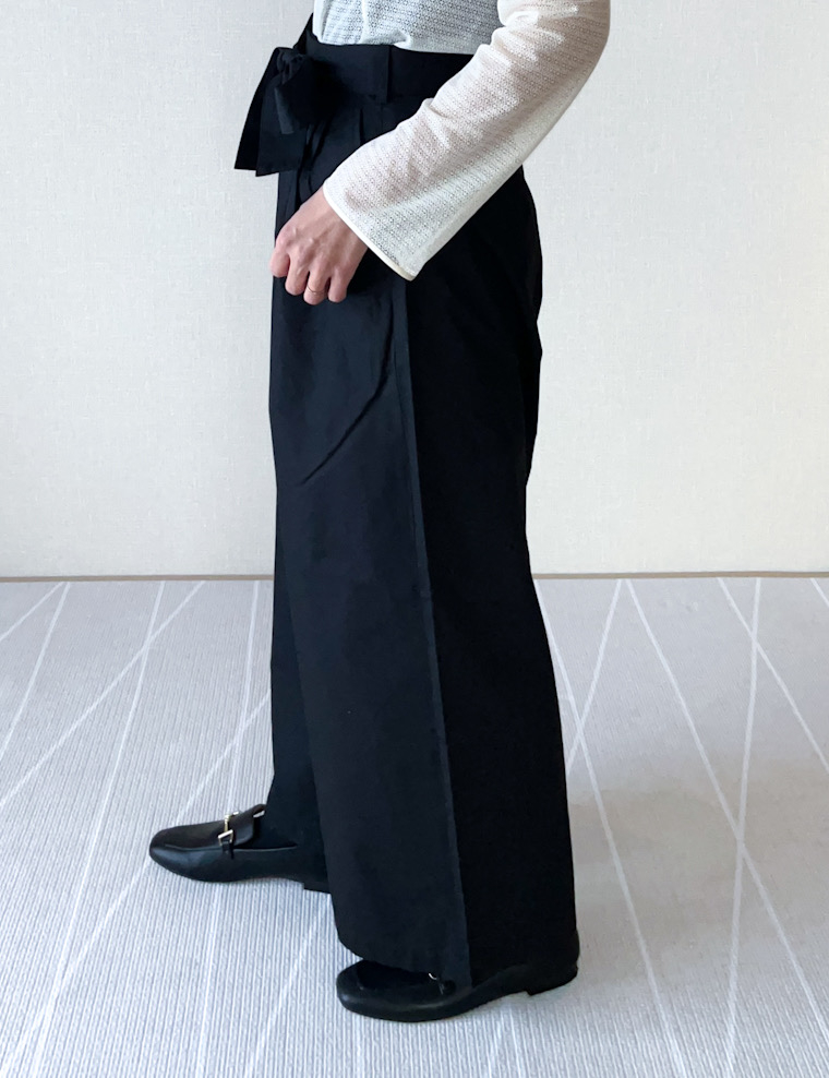 ユニクロのおすすめファッションアイテム「ベルテッドアンクルワイドパンツ」