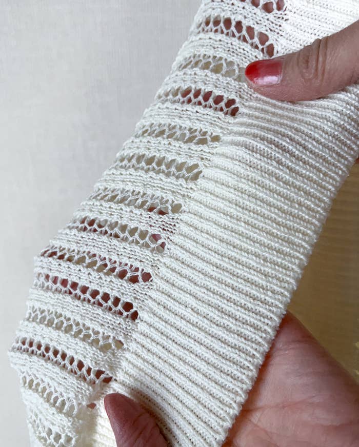 ユニクロのおすすめファッションアイテム「メッシュクルーネックショートセーター（ノースリーブ）」