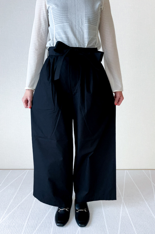 ユニクロのおすすめファッションアイテム「ベルテッドアンクルワイドパンツ」