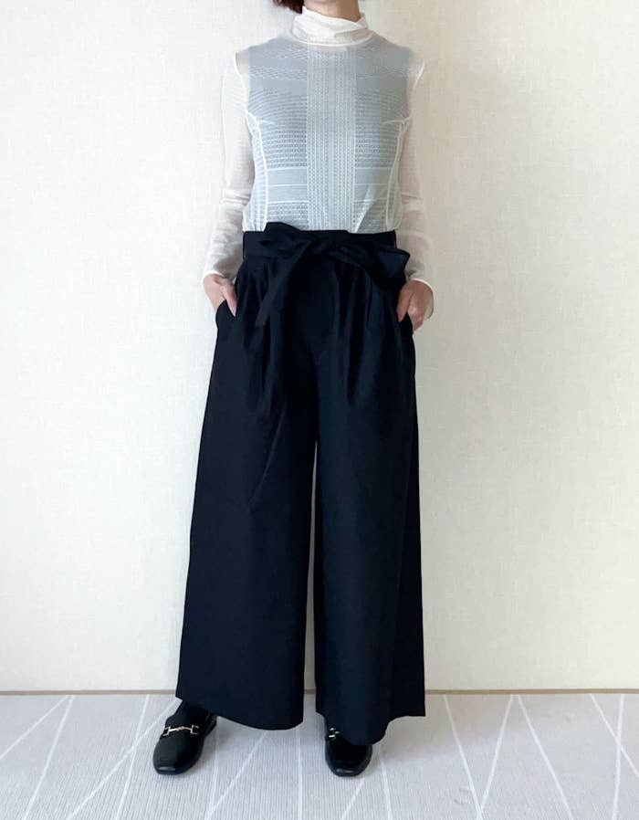 ユニクロのおすすめファッションアイテム「ベルテッドアンクルワイドパンツ」